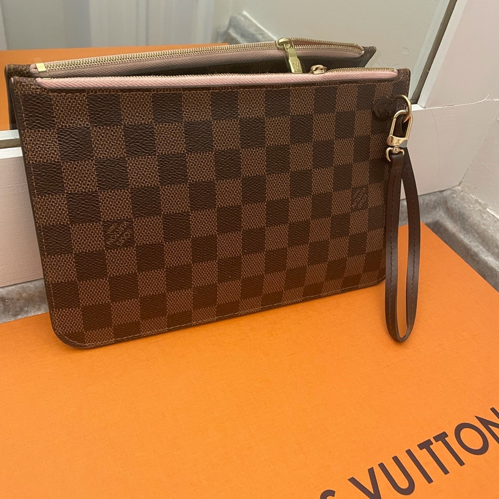 Authentic Louis Vuitton wristlet / pouch